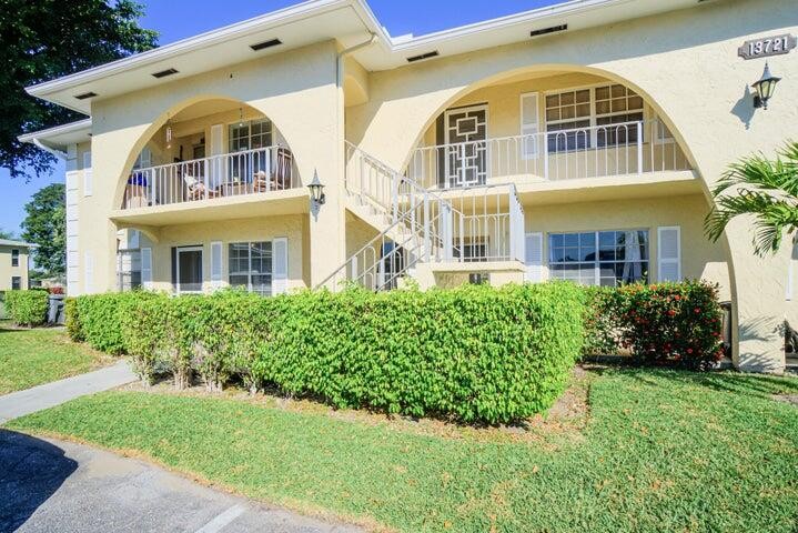 This first floor end unit has  BRAND NEW kitchen cabinets - Beach Condo for sale in Delray Beach, Florida on Beachhouse.com