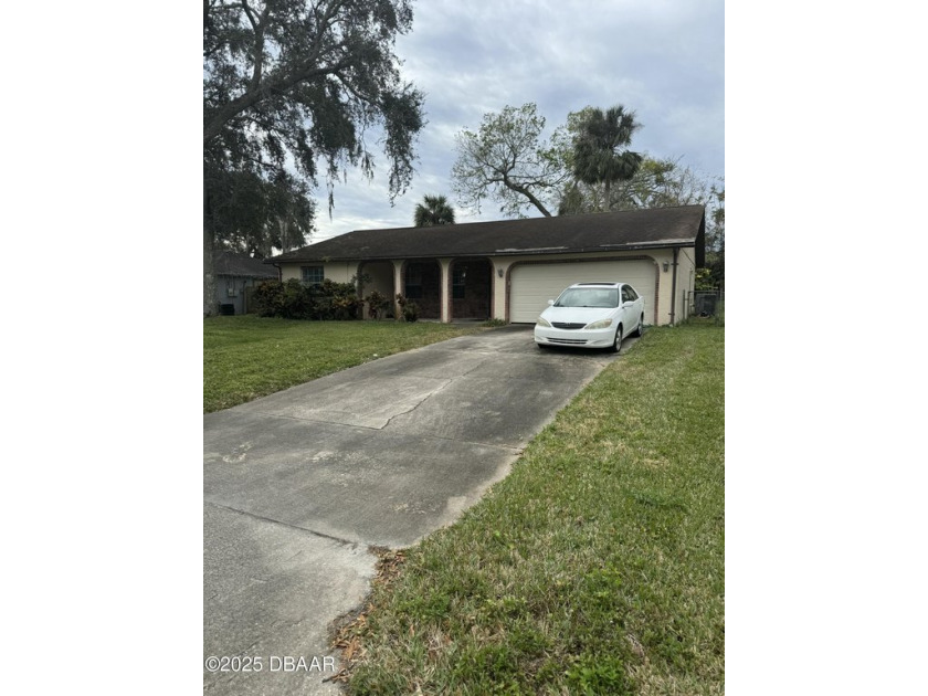 Discover the potential of this fixer-upper located in the heart - Beach Home for sale in Ormond Beach, Florida on Beachhouse.com