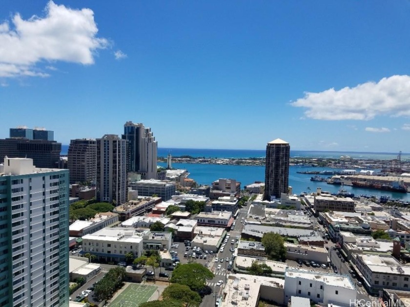 TWO PARKING!!!  Rarely available 2 bedroom 2 bath unit in - Beach Condo for sale in Honolulu, Hawaii on Beachhouse.com