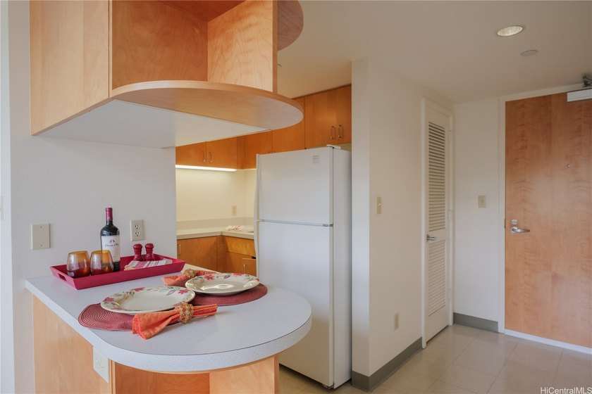 You can't beat the Kaka'ako/Downtown location and price of - Beach Condo for sale in Honolulu, Hawaii on Beachhouse.com
