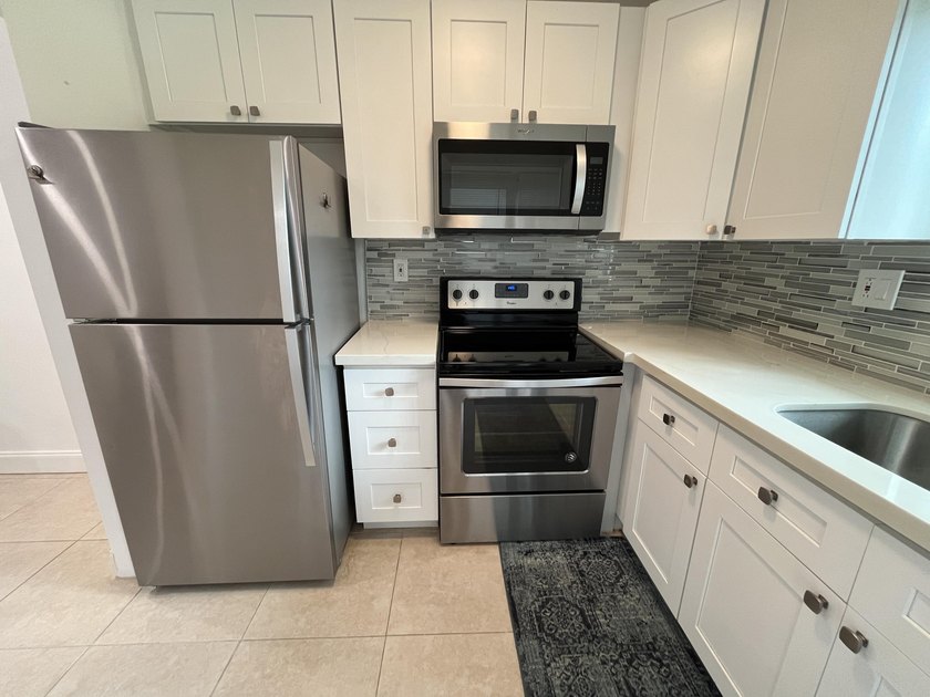 Beautiful and immaculate, turn-key, furnished, 1st floor, 2 - Beach Condo for sale in Lighthouse Point, Florida on Beachhouse.com
