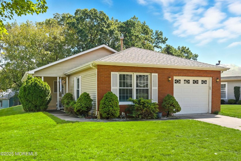 This beautifully maintained Dover model offers comfort - Beach Home for sale in Toms River, New Jersey on Beachhouse.com