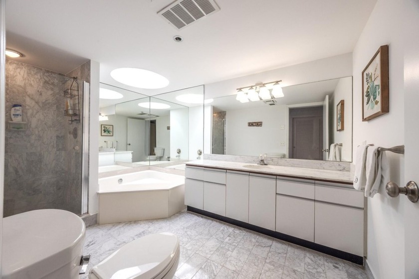 Step inside this charming condo that features an updated kitchen - Beach Condo for sale in Boca Raton, Florida on Beachhouse.com