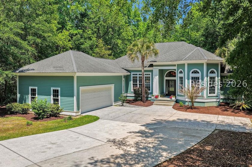 Welcome to 23 Chesterton Court, a custom Tom Peoples built - Beach Home for sale in Bluffton, South Carolina on Beachhouse.com
