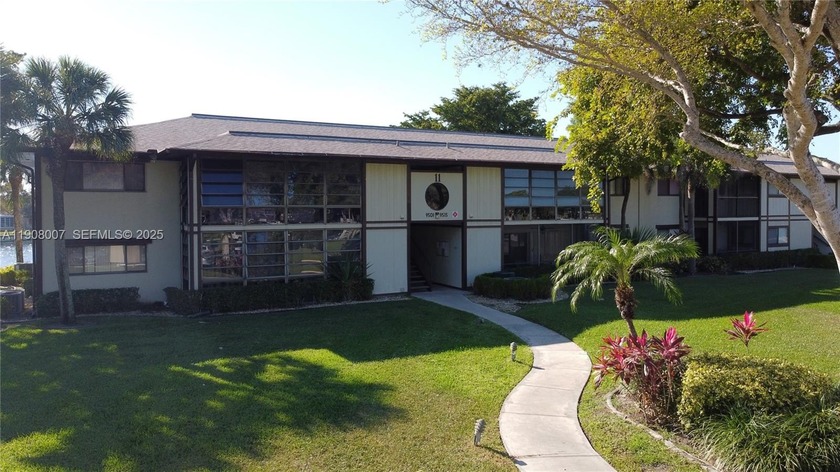 Beautiful renovated 2bed/2bath condo on second floor. All ages - Beach Condo for sale in Tamarac, Florida on Beachhouse.com