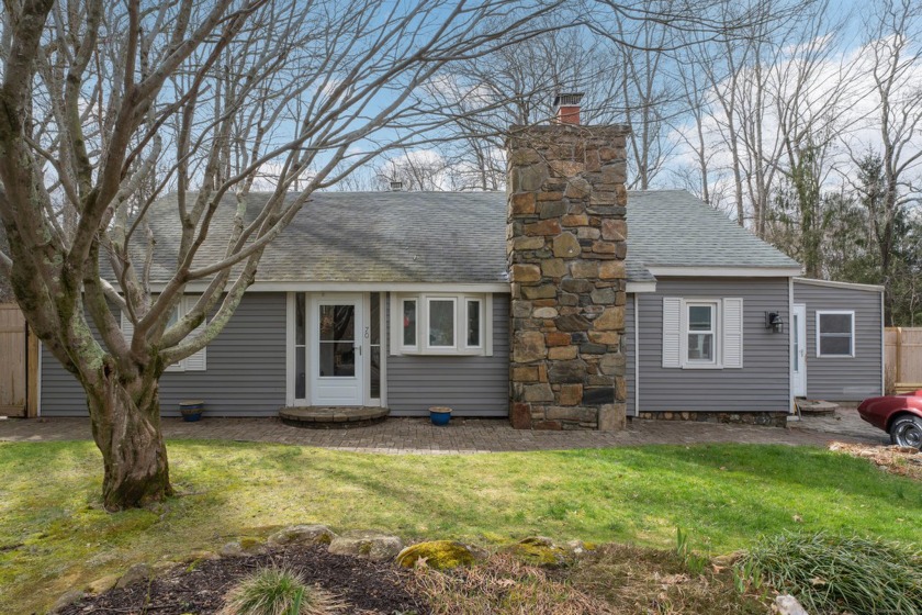 Cute ranch opportunity in the charming Guilford Lakes - Beach Home for sale in Guilford, Connecticut on Beachhouse.com