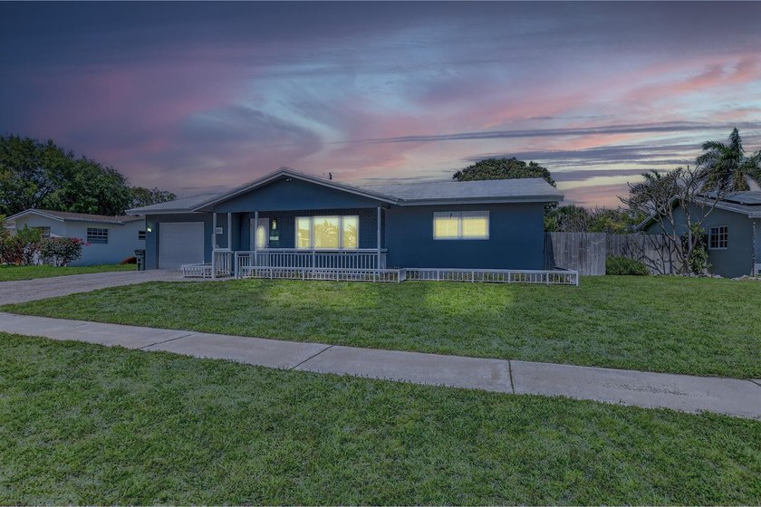 Exceptional 3BR/2BA home (2,332 sqft) in Boca with A-rated - Beach Home for sale in Boca Raton, Florida on Beachhouse.com