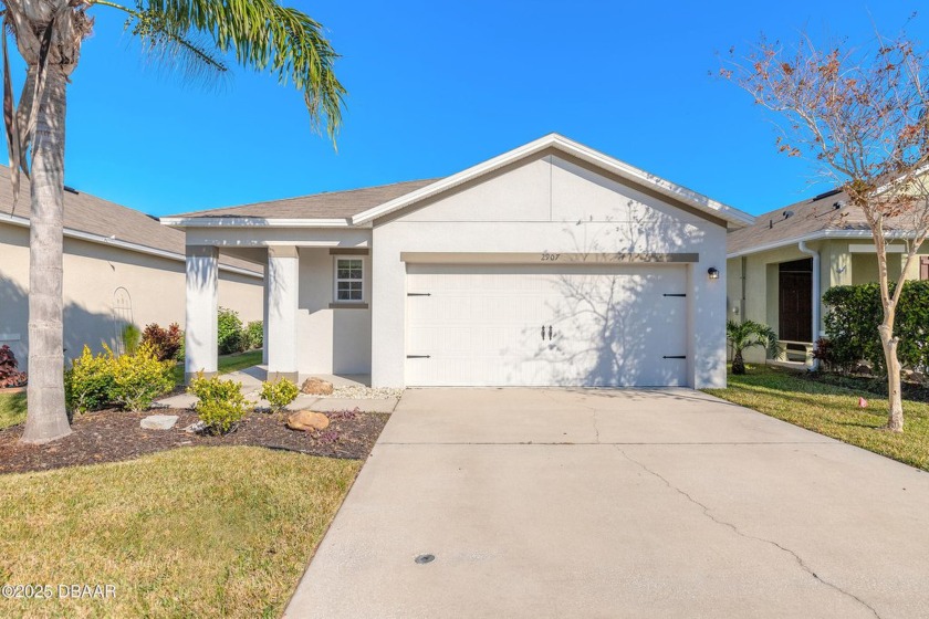 Don't miss this beautiful lake front 2bd/2ba/2cg single family - Beach Home for sale in New Smyrna Beach, Florida on Beachhouse.com