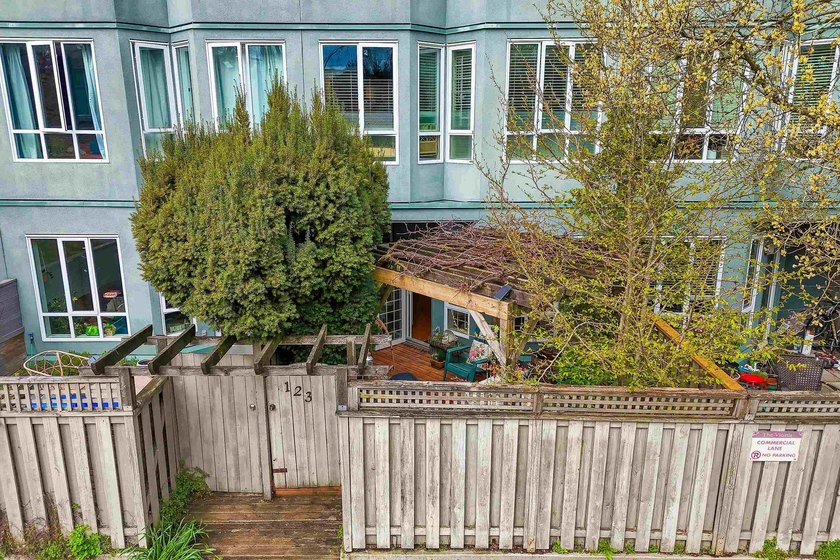 A rare original in Kitsilano's beloved Broadway corridor. This - Beach Townhome/Townhouse for sale in Vancouver, BC on Beachhouse.com