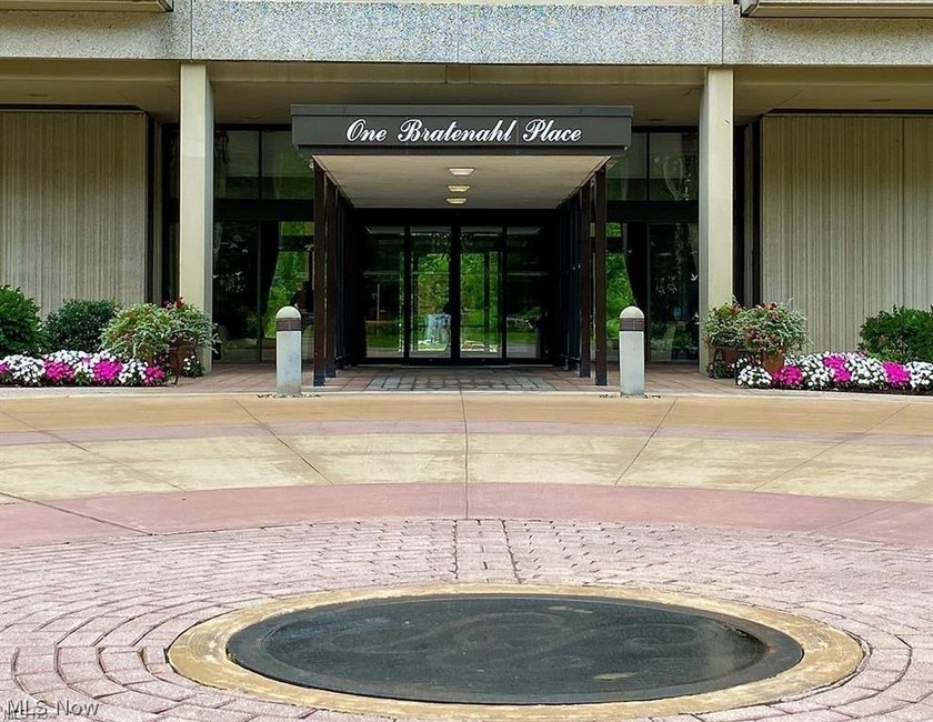 1 Bratenahl Place 507 - Beach Condo for sale in Bratenahl, Ohio on Beachhouse.com