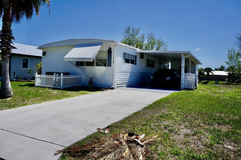 Priced to Sell! Move in ready! WATER VIEW! Furnished! Plenty of - Beach Home for sale in Port Saint Lucie, Florida on Beachhouse.com