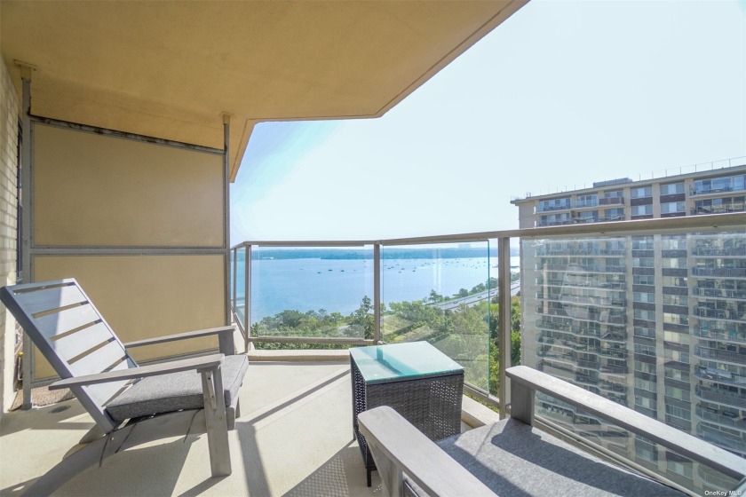 Updated 1 bedroom coop at the Versailles luxury high-rise with - Beach Home for sale in Bayside, New York on Beachhouse.com