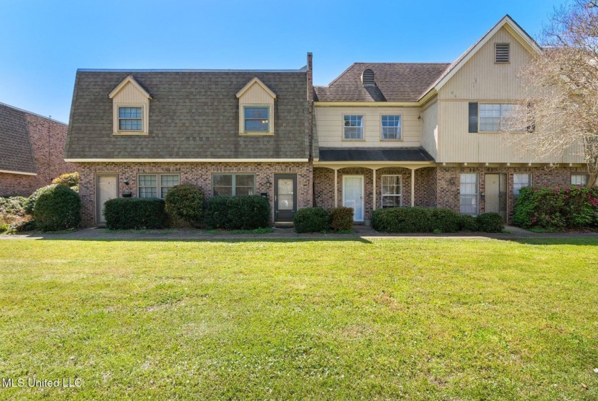 Welcome to this move-in ready condo in the desirable Bayou View - Beach Condo for sale in Gulfport, Mississippi on Beachhouse.com