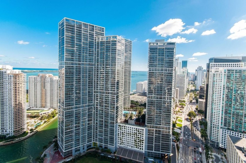 LUXURIOUSLY APPOINTED 2BEDROOM+DEN, 44TH STORIES ABOVE BRICKELL - Beach Condo for sale in Miami, Florida on Beachhouse.com