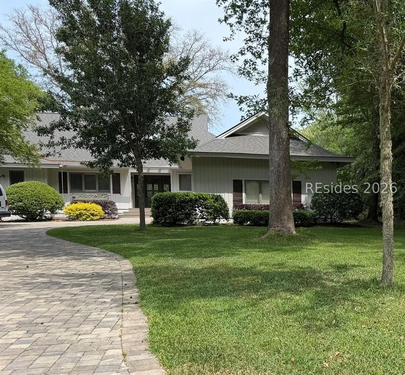 Easy Living, Fairway Views, Oceanfront Community! Tucked inside - Beach Home for sale in Hilton Head Island, South Carolina on Beachhouse.com