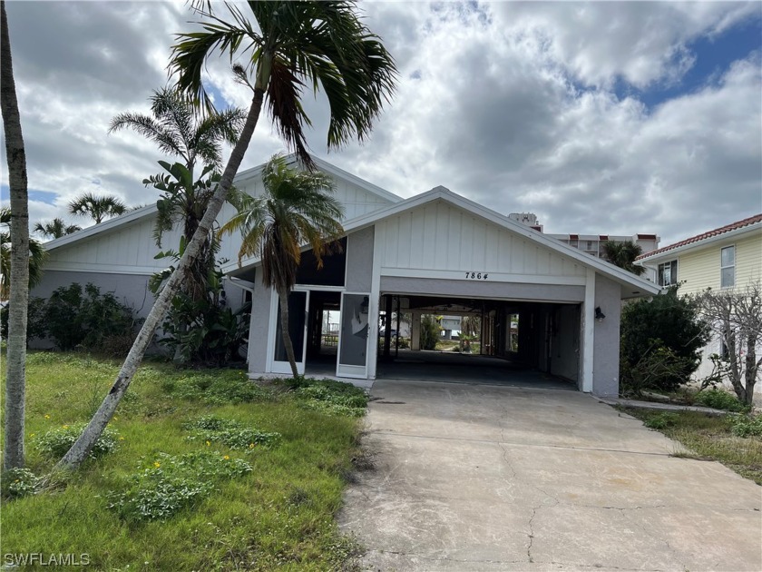 Bring all reasonable offers.   Here is your Blank Canvas within - Beach Home for sale in Fort Myers Beach, Florida on Beachhouse.com