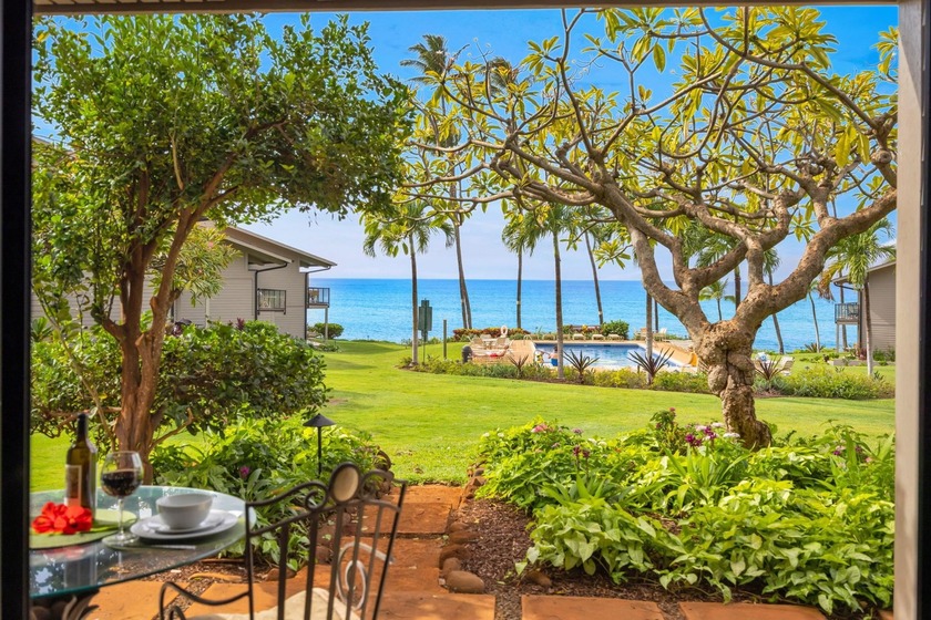 SPECTACULAR OCEAN FRONT COMPLEX! Step inside and prepare to be - Beach Condo for sale in Lahaina, Hawaii on Beachhouse.com