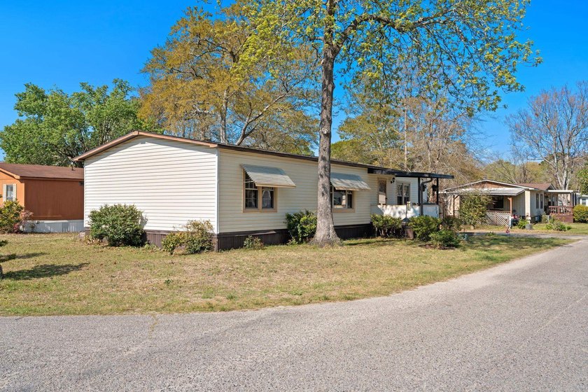 Welcome to 100 Crooked Island Circle located in the sought-after - Beach Home for sale in Murrells Inlet, South Carolina on Beachhouse.com