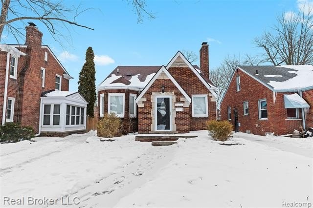 Spacious & Beautifully Updated Brick Bungalow with 2.5-Car - Beach Home for sale in Detroit, Michigan on Beachhouse.com