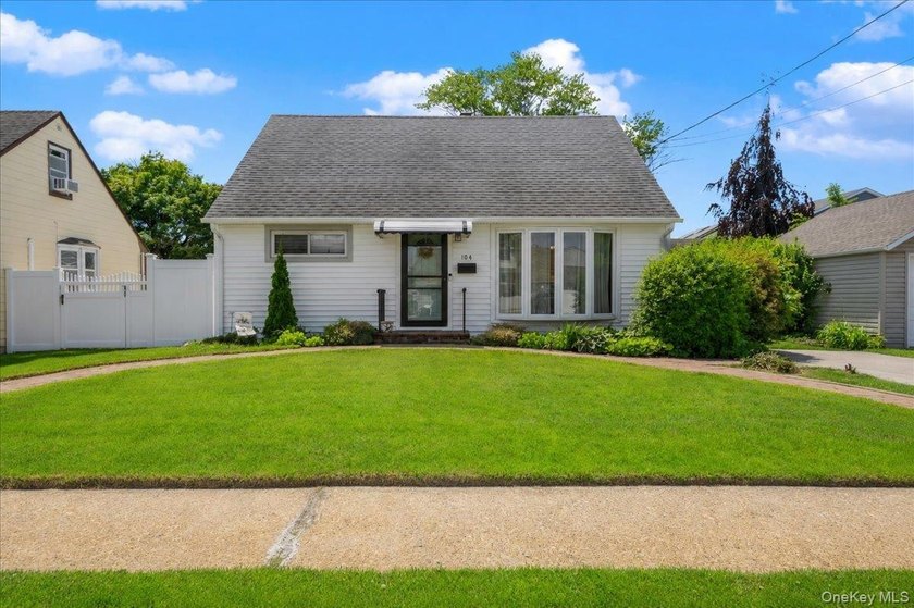 Welcome to 104 Franklin Place - a beautifully updated Cape - Beach Home for sale in Massapequa, New York on Beachhouse.com