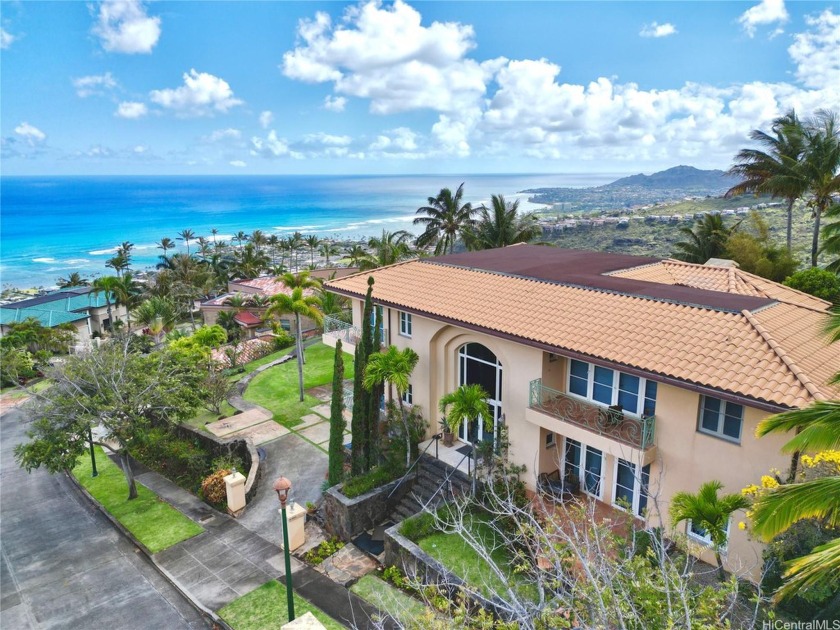 MASTERPIECE AT THE POINTE. Over 180 degrees of unobstructed - Beach Home for sale in Honolulu, Hawaii on Beachhouse.com