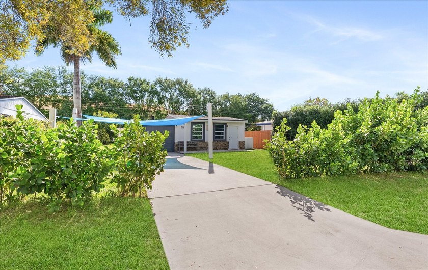 Welcome to this cozy and charming residence in the heart of - Beach Home for sale in Delray Beach, Florida on Beachhouse.com