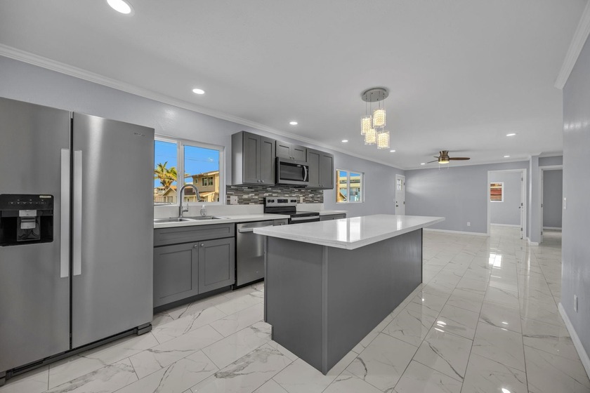 Beautifully Remodeled 7-Bedroom Home With Flexible Multi-Living - Beach Home for sale in Wailuku, Hawaii on Beachhouse.com