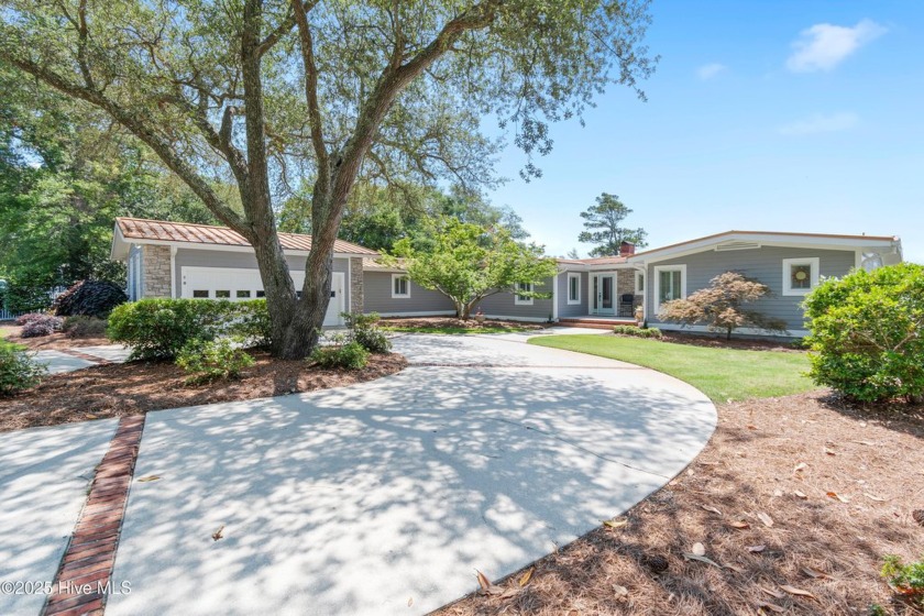 Southport living at its best! This refurbished mid-century - Beach Home for sale in Southport, North Carolina on Beachhouse.com
