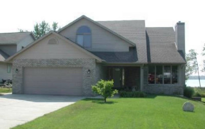 Paw Paw Lake 2-story, 4 bedroom, 3.5 bath lakefront home - Beach Home for sale in Coloma, Michigan on Beachhouse.com