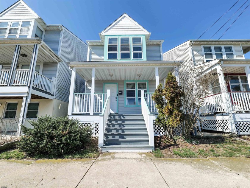 Just in time for summer! This single detached home with water - Beach Home for sale in Atlantic City, New Jersey on Beachhouse.com