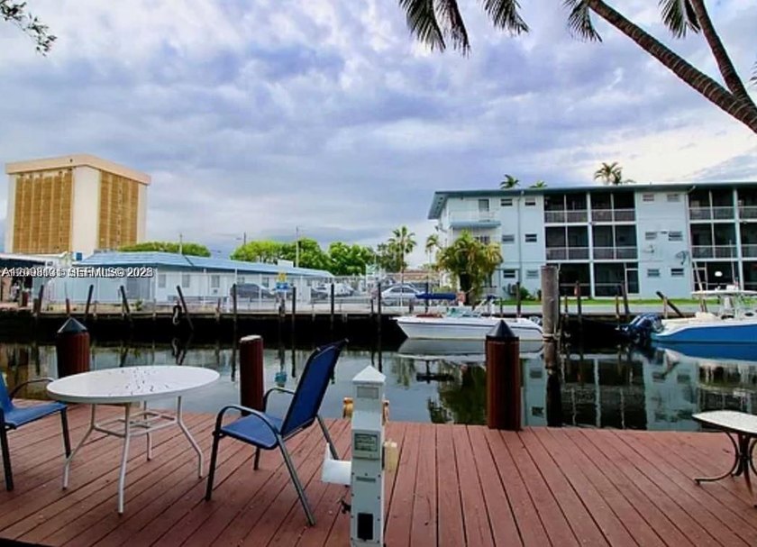 Completely remodeled and furnished studio featuring modern wood - Beach Condo for sale in Miami, Florida on Beachhouse.com