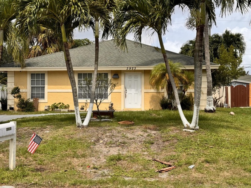 Investor's Dream! This centrally located 4-bedroom, 2-bath home - Beach Home for sale in Lake Worth, Florida on Beachhouse.com