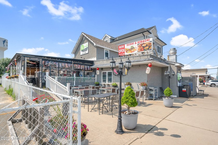 ORTLEY BEACH- RESTAURANT WITH 2 BEDROOM APARTMENT - PRIME - Beach Commercial for sale in Ortley Beach, New Jersey on Beachhouse.com