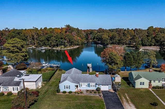 Ideal cottage in Kilmarnock. Minutes to Marina with boat ramp - Beach Home for sale in Kilmarnock, Virginia on Beachhouse.com