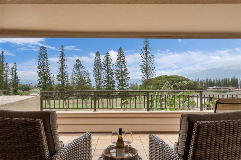 Lovely and impeccably maintained, this updated, upper-level - Beach Condo for sale in Lahaina, Hawaii on Beachhouse.com