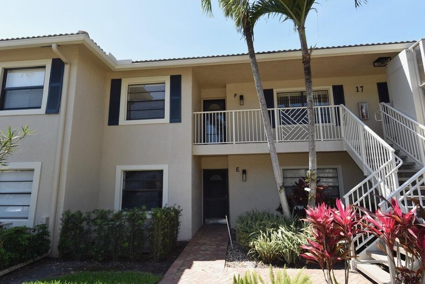 Gracious 2 bedroom, 2 bath unit overlooking lake and golf course - Beach Condo for sale in Boynton Beach, Florida on Beachhouse.com