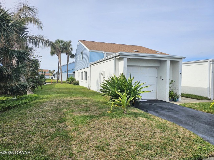 Ormond BEACHSIDE Awesome END UNIT.    Soaring Ceilings in Great - Beach Townhome/Townhouse for sale in Ormond Beach, Florida on Beachhouse.com