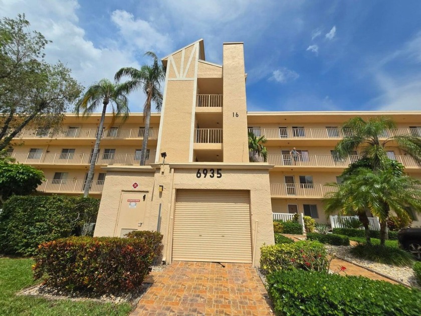 Here's your opportunity to make this place your Palace! Property - Beach Condo for sale in Delray Beach, Florida on Beachhouse.com