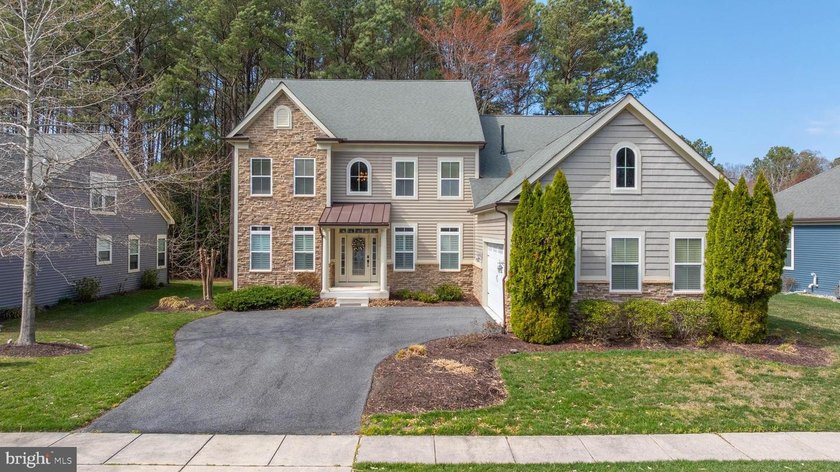 Welcome to a beautiful 4 or 5 BD, 3.5 BA (Bonus Room could be - Beach Home for sale in Ocean View, Delaware on Beachhouse.com