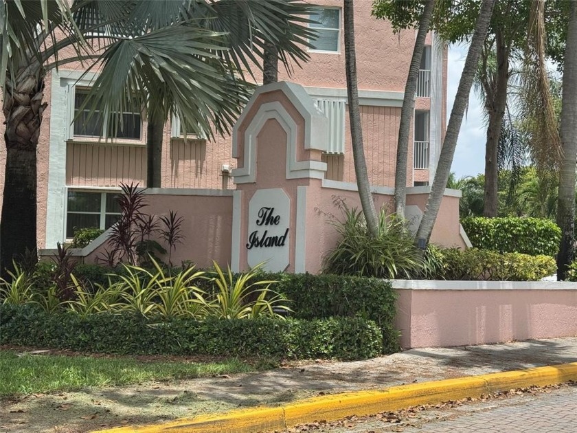 2BR/2BA Condo in *The Island* at Sunrise Lakes - 55+ Community - Beach Condo for sale in Sunrise, Florida on Beachhouse.com