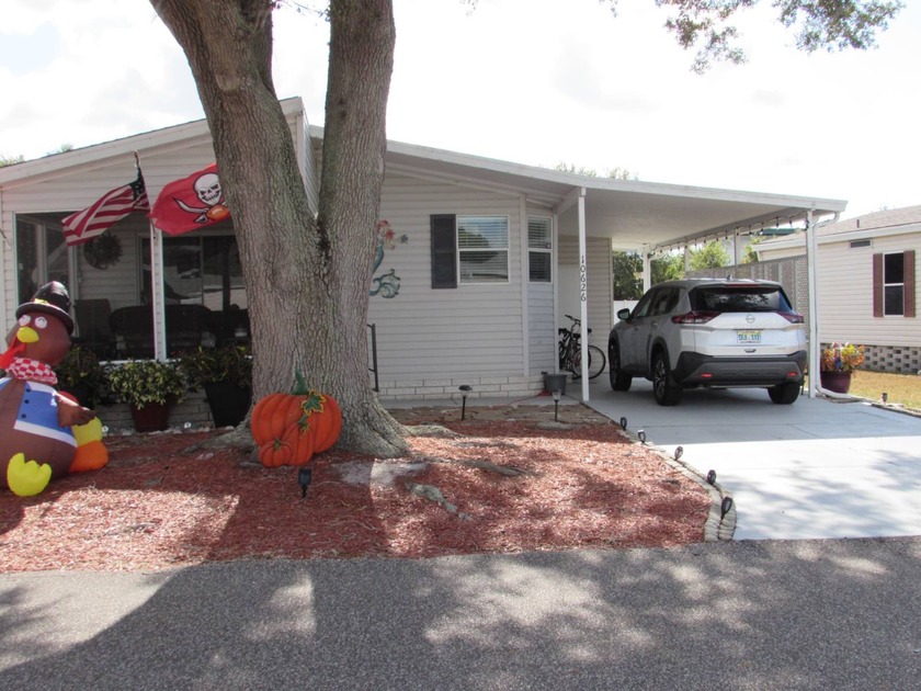 NICELY UPDATED TWO BED TWO BATH PALM HARBOR ON POND.  Beautiful - Beach Home for sale in Trinity, Florida on Beachhouse.com