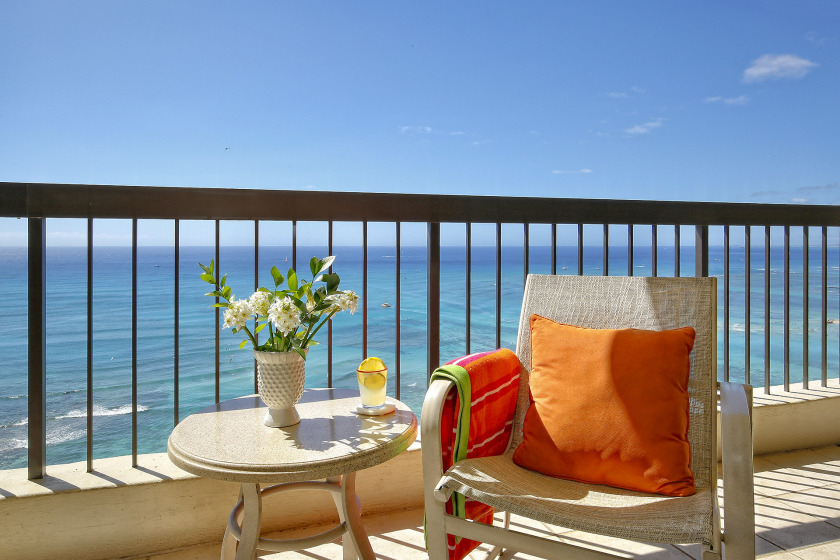 Amazing OCEAN VIEWS, Full Kitchen, WasherDryer, Pool, Newly - Beach Vacation Rentals in Honolulu, Hawaii on Beachhouse.com