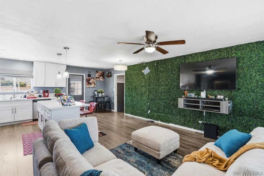 Move-in ready! This one won't last. No HOA and a quiet - Beach Home for sale in San Diego, California on Beachhouse.com