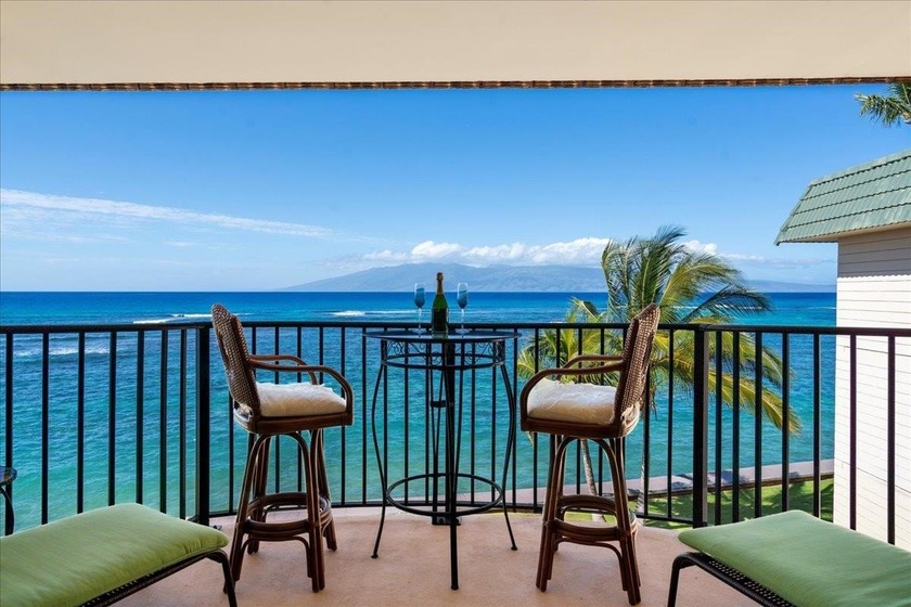 Best in Show - Unmatched Redesign & Comfort.  Kahana Reef #407 - Beach Condo for sale in Lahaina, Hawaii on Beachhouse.com