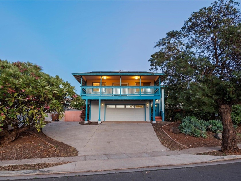 This North Kihei home stands out from the crowd. It comes with - Beach Home for sale in Kihei, Hawaii on Beachhouse.com
