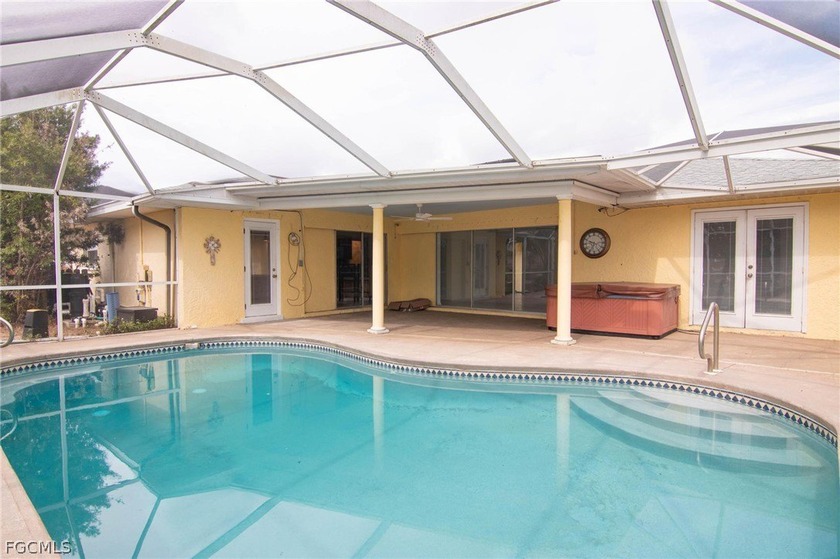 Massive Price Reduction! Motivated Seller. Welcome to your slice - Beach Home for sale in Cape Coral, Florida on Beachhouse.com