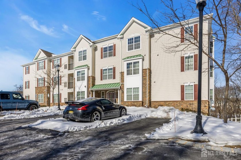 Maddison Crossing at its finest. This pristine top-floor - Beach Condo for sale in Old Bridge, New Jersey on Beachhouse.com