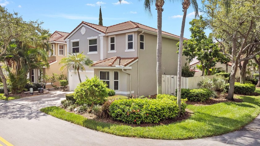 ABSOLUTELY BEAUTIFULLY REMODELED 3/2.5 OPEN CORNER WITH A 2 CAR - Beach Home for sale in Hollywood, Florida on Beachhouse.com