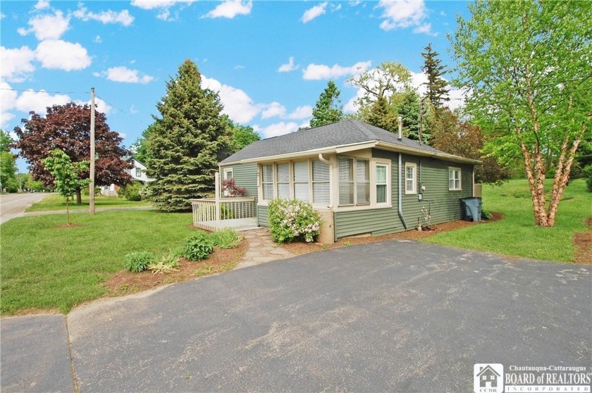 Charming, fully furnished 2 Bedroom/1 Bath home that has been - Beach Home for sale in Westfield, New York on Beachhouse.com
