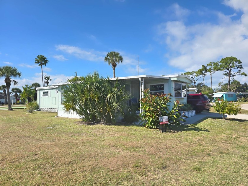 108 Circle Dr, enjoy the Florida lifestyle in this move-in ready - Beach Home for sale in Nokomis, Florida on Beachhouse.com